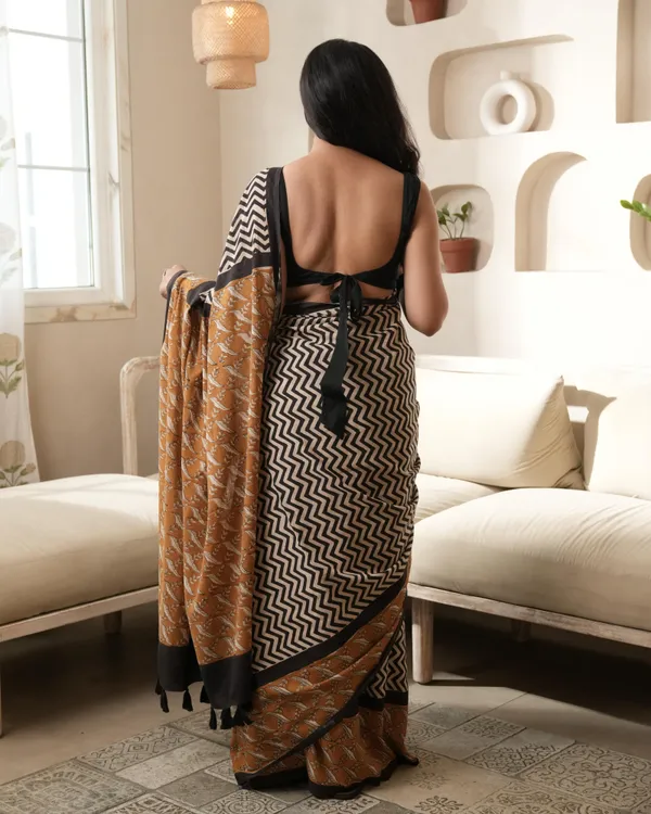 Black_Cotton_Zigzag_Print_Mul_Saree_For_Women
